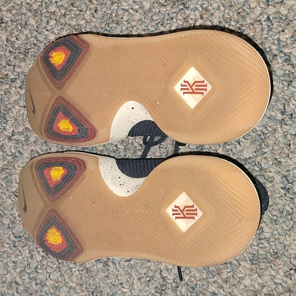 Kyrie 3 Obsidian - Picture 5 of 7